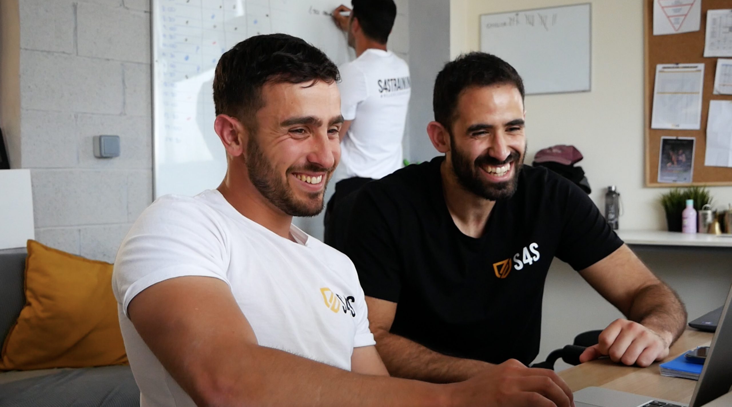 Parte del equipo de S4S en la oficina