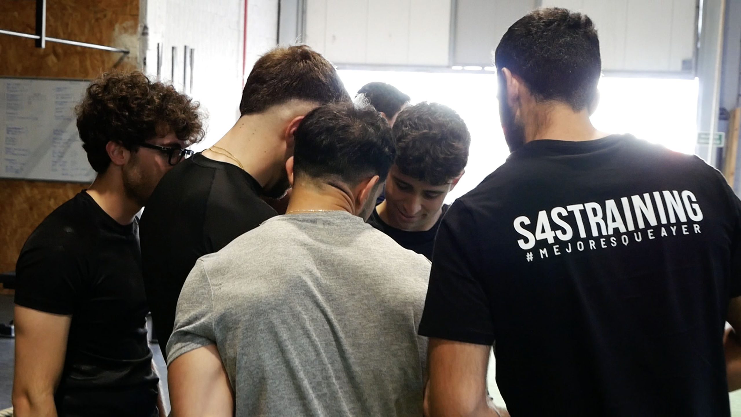 Equipo S4S Preparación Física agrupado en el centro de Vicálvaro, Madrid