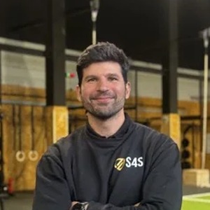Retrato de Adrián González — preparador físico en S4S