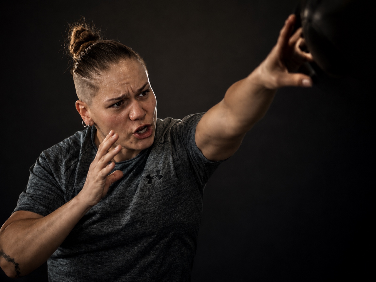 Atleta de combate entrenando su preparación física online con S4S